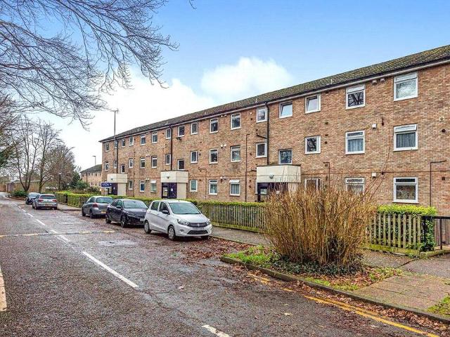 The Cornfields, Hertfordshire HP1 1 bed flat to rent £1,200 pcm £277 pw