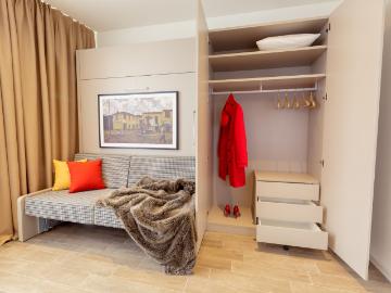 The Cosy Apartment is a snug and stylish studio space with an en suite bathroom