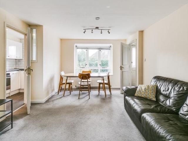The Causeway, East Finchley N2, 3 bed flat to rent, £2,650 pcm | PrimeLocation
