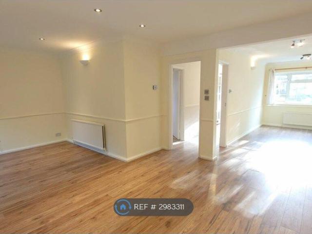 The Causeway, London N2, 4 bed semi detached house to rent, £3,600 pcm | PrimeLocation