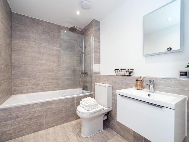 The Causeway, Staines TW18, 1 bed flat to rent, £1,550 pcm | PrimeLocation