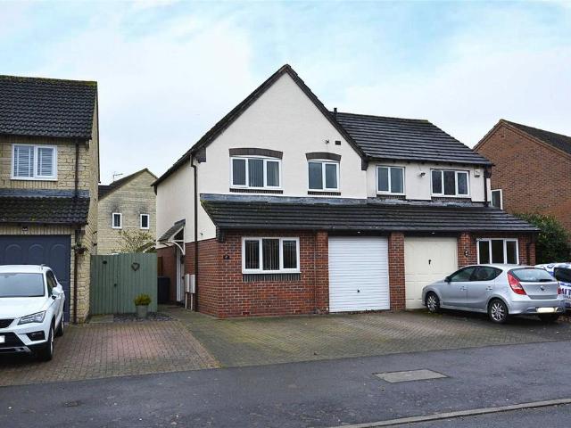 The Causeway, Quedgeley, Gloucester, GL2 3 bed house to rent £1,395 pcm £322 pw