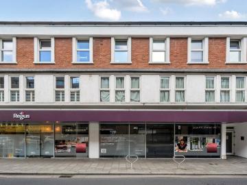 The Causeway, Teddington, TW11 1 bed flat to rent £1,895 pcm £437 pw