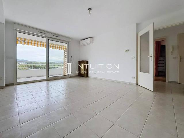 The Cannet Gym: Spacious 4 room apartment with terrace and unobstructed view