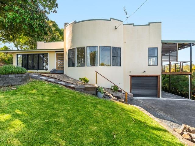 The Castle Art Deco with a Modern Touch