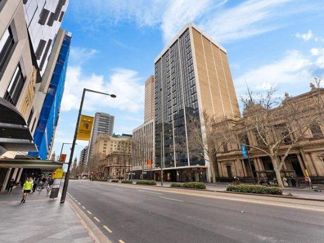 The CBD Apartment You've Been Waiting For: Space, Luxury & Location!