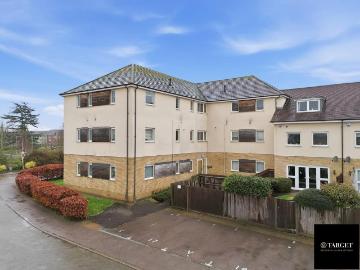The Cedars, Broxbourne EN10 2 bed flat to rent £1,650 pcm £381 pw