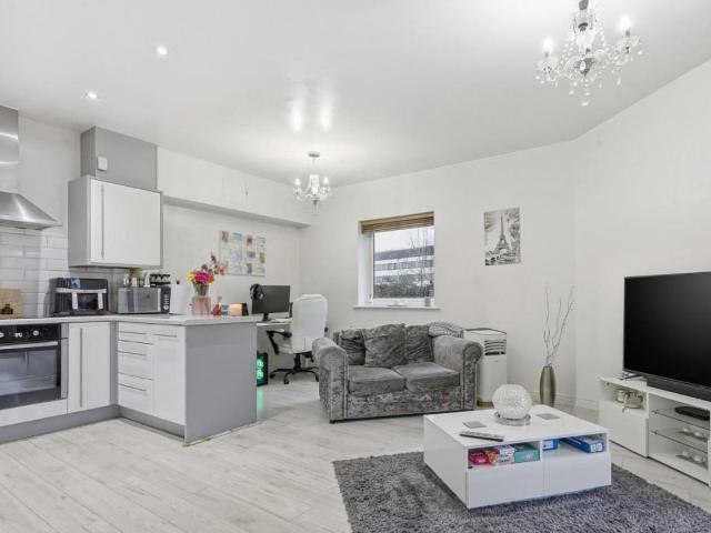 The Cedars, Broxbourne EN10, 2 bed flat to rent, £1,600 pcm | PrimeLocation