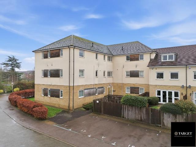 The Cedars EN10, 2 bed flat to rent, £1,600 pcm | PrimeLocation