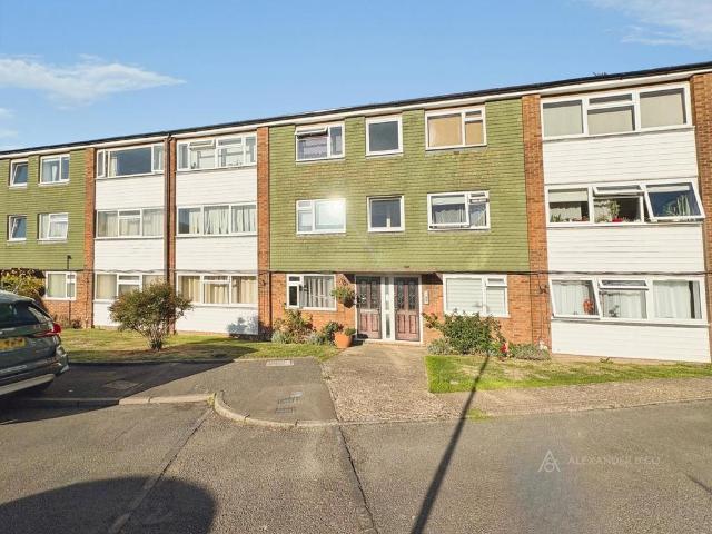 The Cedars, Dunstable LU6 2 bed flat to rent £1,200 pcm £277 pw