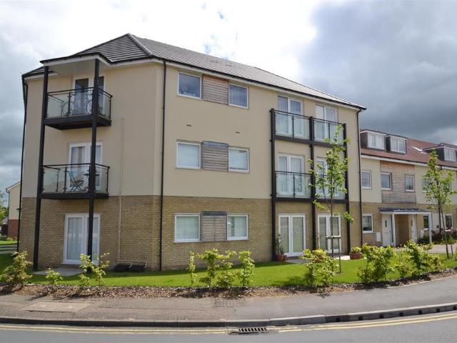 The Cedars, Turnford, Herts 2 bed flat to rent £1,450 pcm £335 pw