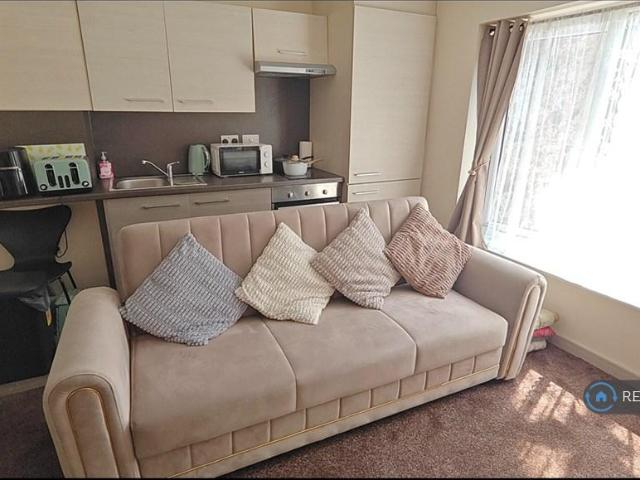 The Church, Bolton, BL3 Studio to rent £749 pcm £173 pw