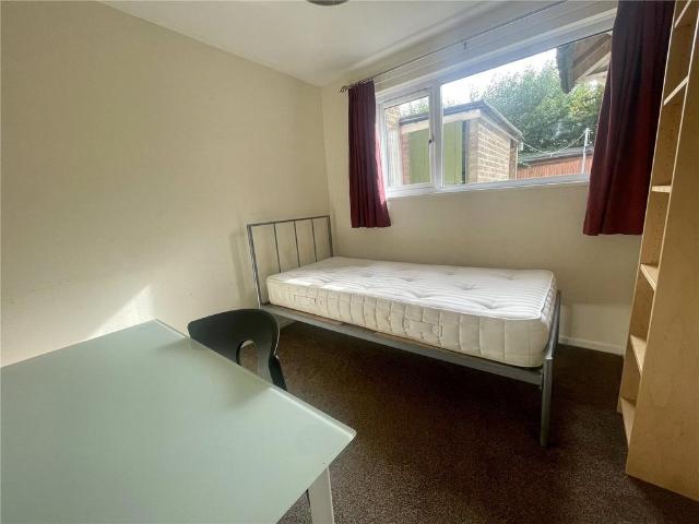 The Chantrys, Farnham, Surrey, GU9 1 bed terraced house to rent £500 pcm £115 pw