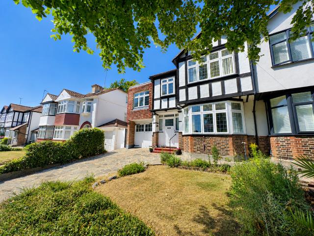The Chase, Bromley BR1, 5 bed property to rent, £3,200 pcm | PrimeLocation