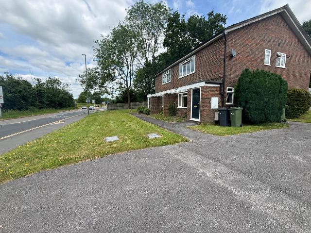The Chase, Guildford GU2, 1 bed maisonette to rent, £1,550 pcm | PrimeLocation