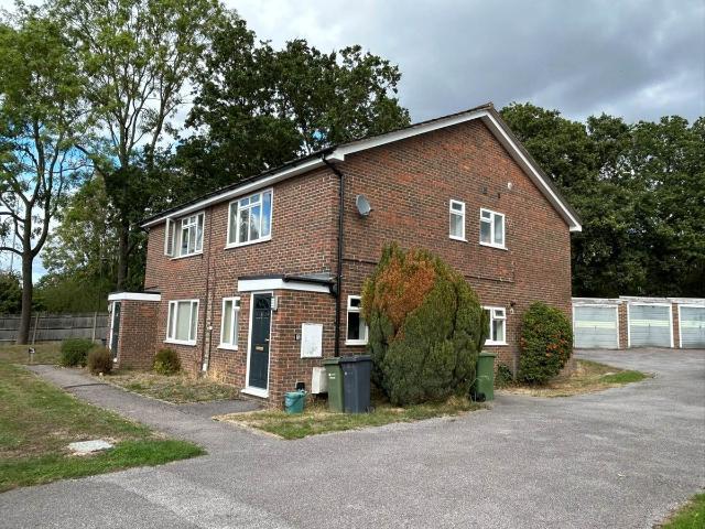 The Chase, Guildford GU2, 1 bed semi detached house to rent, £1,500 pcm | PrimeLocation