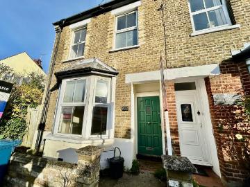 The Chase, Pinner HA5 5 bed cottage to rent £3,250 pcm £750 pw