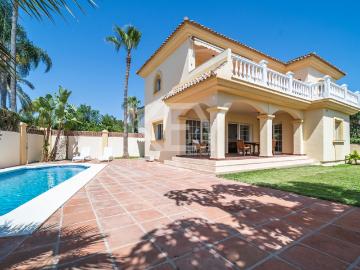The charming villa for long term rent in Costabella, Marbella