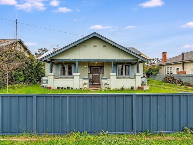 THE CHEAPEST HOUSE ON THE BORDER