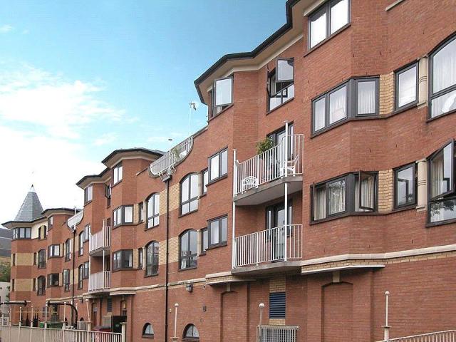 The Chilterns, Gloucester Green. 2 bed apartment to rent £1,900 pcm £438 pw