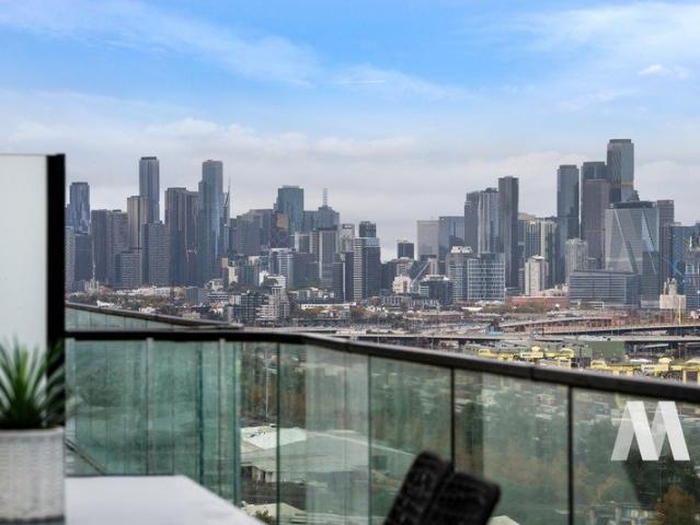 The city doesn't end at your window. It begins. Offers are warmly welcomed