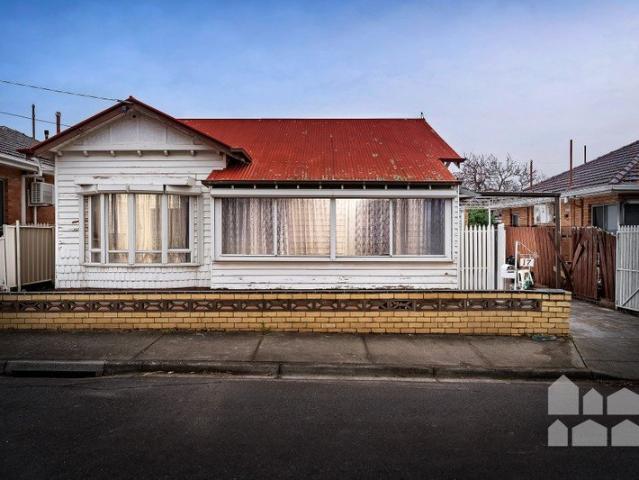 The city fringe reno opportunity you've been waiting for!