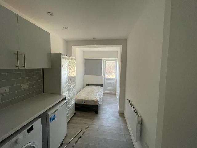 The Circle, London NW2, Studio to rent, £1,440 pcm | PrimeLocation
