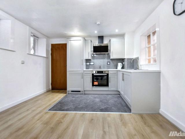 The Clock Tower, Elphins Drive WA4, 2 bed flat to rent, £895 pcm | PrimeLocation