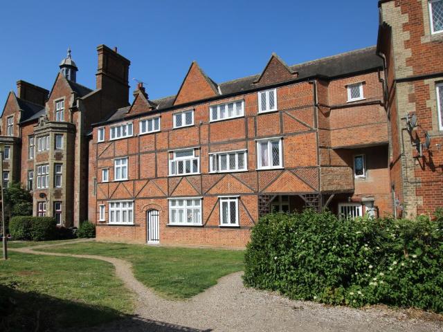 The Close, Dunmow CM6, 1 bed flat to rent, £900 pcm | PrimeLocation