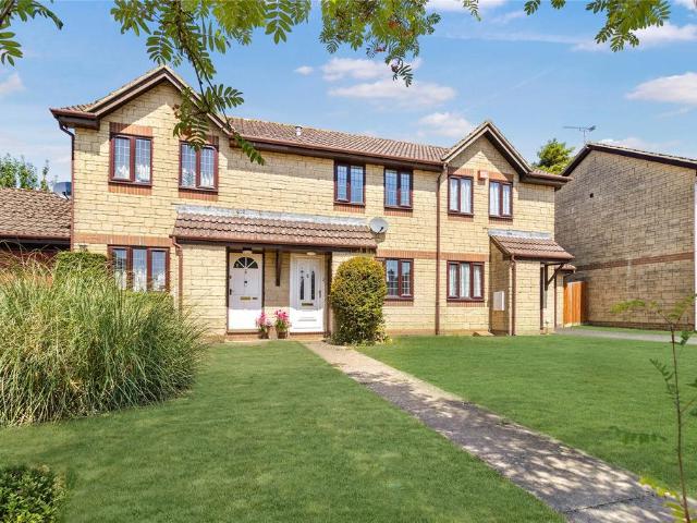 The Close, Swindon SN5 2 bed terraced house to rent £1,250 pcm £288 pw