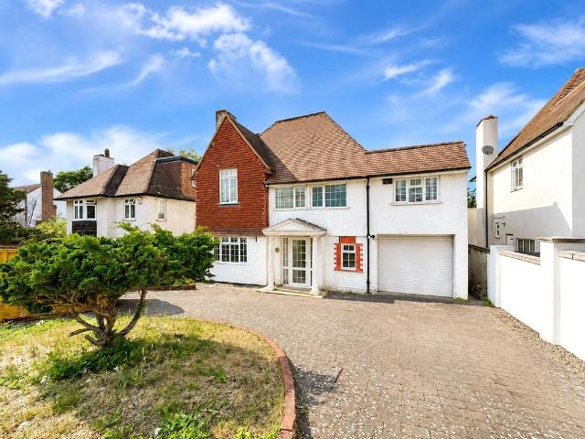 The Close, Wilmington, Kent, DA2 6 bed detached house to rent £4,250 pcm £981 pw