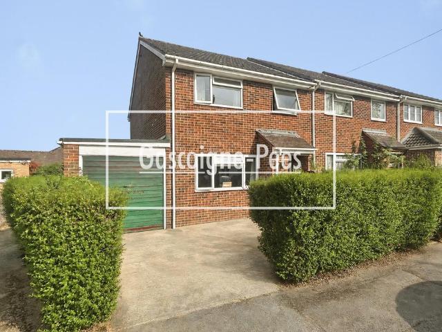 The Close, TADLEY, RG26 3 bed house to rent £1,850 pcm £427 pw