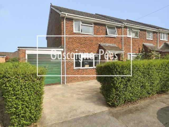 The Close, Tadley RG26, 3 bed property to rent, £2,000 pcm | PrimeLocation