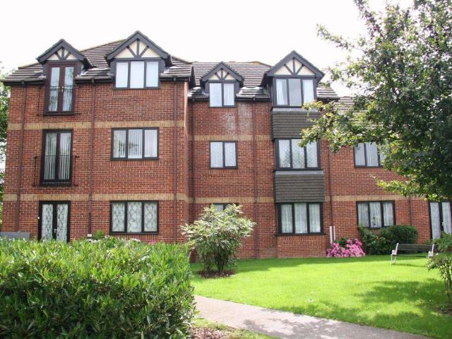 The Crescent 1 bed flat to rent £875 pcm £202 pw