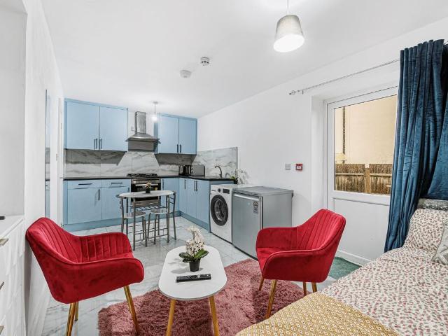 The Crescent, Acton W3, Studio to rent, £1,500 pcm | PrimeLocation