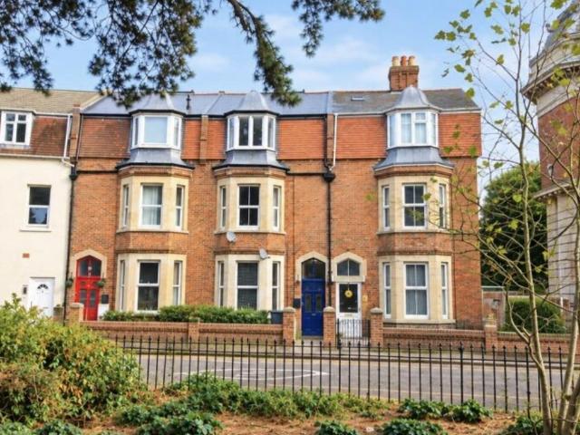 The Crescent, Bournemouth BH1 1 bed flat to rent £995 pcm £230 pw