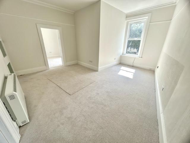 The Crescent, Boscombe 1 bed flat to rent £900 pcm £208 pw