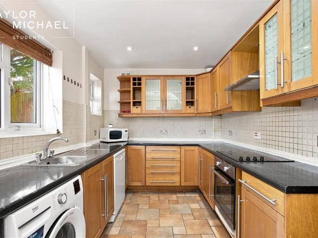 The Crescent, Brighton BN2, 5 bed shared accommodation to rent, £3,380 pcm | PrimeLocation