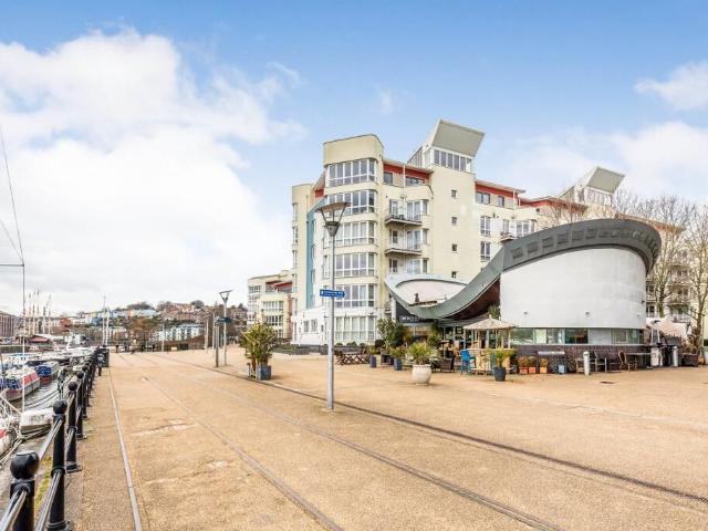 The Crescent, Bristol BS1, 1 bed flat to rent, £1,500 pcm | PrimeLocation