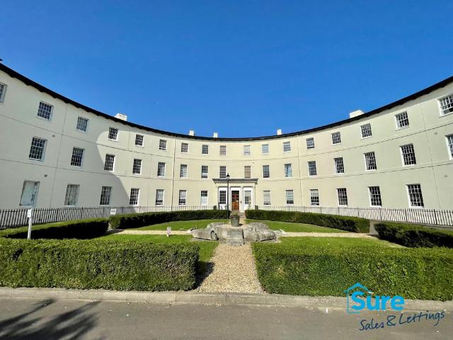 The Crescent, GL1 1 bed flat to rent £850 pcm £196 pw