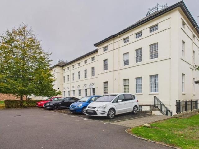 The Crescent, Gloucester GL1, 2 bed flat to rent, £1,050 pcm | PrimeLocation