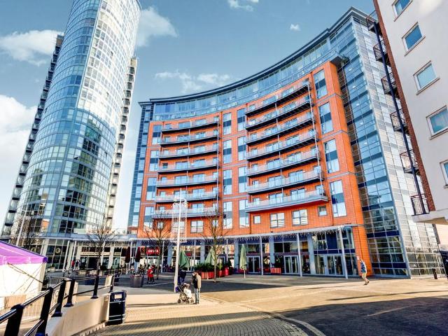 The Crescent, Gunwharf Quays. 1 bed flat to rent £1,375 pcm £317 pw