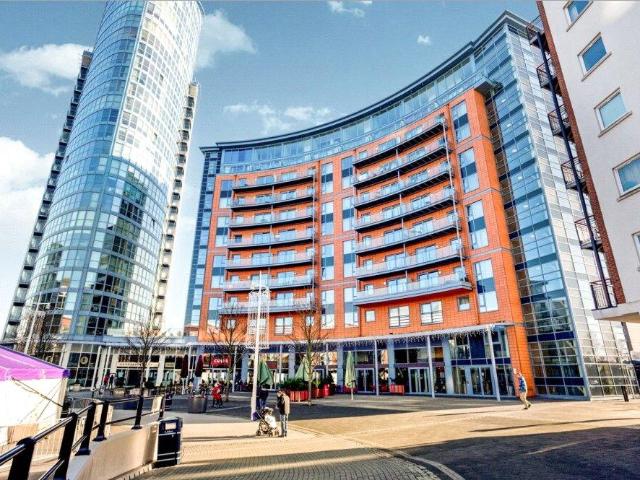 The Crescent, Gunwharf Quays. 2 bed flat to rent £1,700 pcm £392 pw