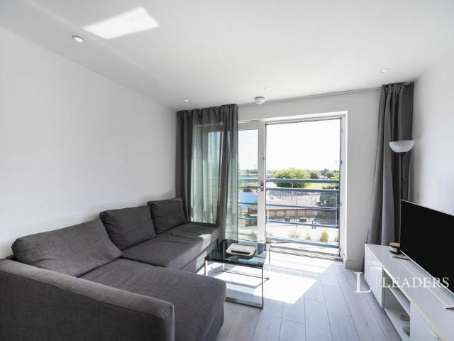 The Crescent, Gunwharf Quays, PO1 1 bed flat to rent £1,450 pcm £335 pw