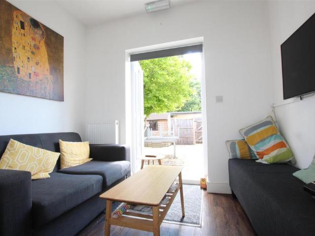 The Crescent, Eastleigh 1 bed in a house share to rent £700 pcm £162 pw