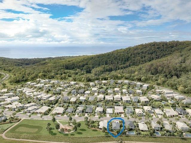 Duplex size block in The Crescent Estate Lot 11 26 Banksia Drive Level 700m², 20 m Frontage & Nature Outlook with Duplex Potential STCA