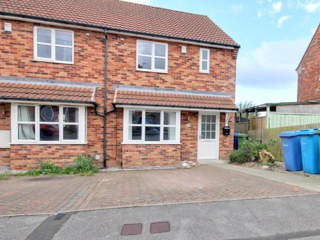 The Crescent, Hornsea 3 bed house to rent £895 pcm £207 pw