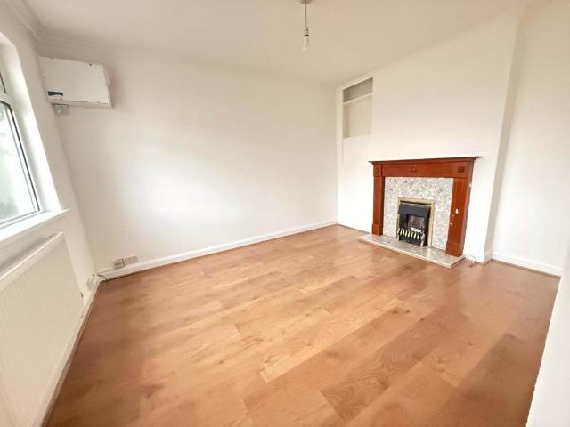 The Crescent, Hayes 2 bed maisonette to rent £1,600 pcm £369 pw