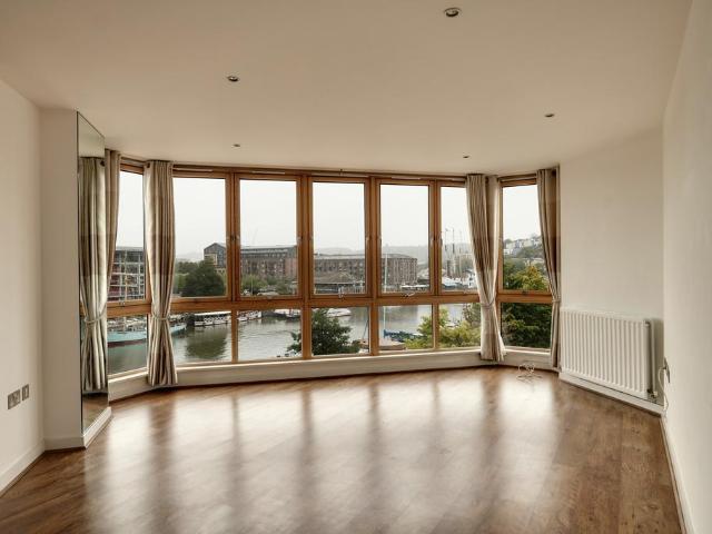 The Crescent, Hannover Quay, BS1 2 bed apartment to rent £1,800 pcm £415 pw