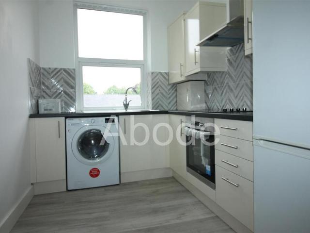 The Crescent, Hyde Park Corner, Hyde. 2 bed flat to rent £1,040 pcm £240 pw